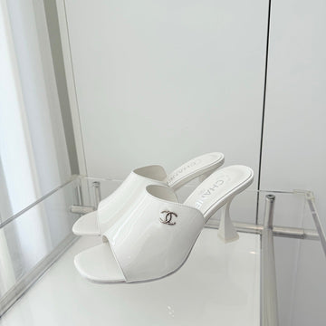 Chanel 26 Sandal 90 White In Patent Leather 597370