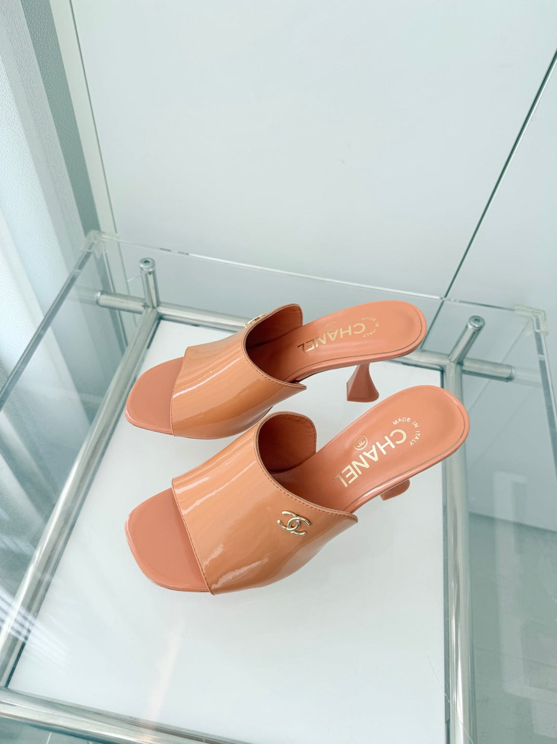 Chanel 26 Sandal 90 Orange In Patent Leather 597369