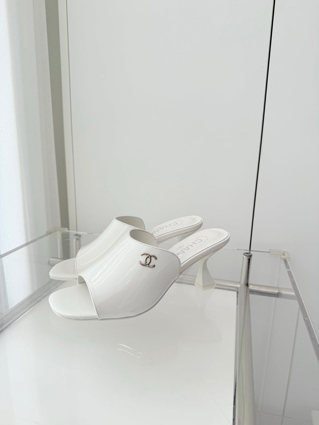 Chanel 26 Sandal 90 White In Lambskin 597365