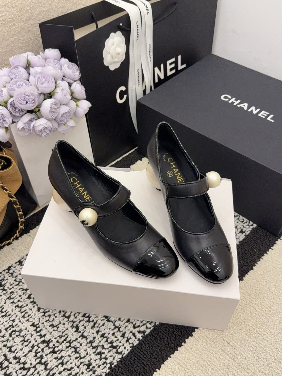 CC Pearl Heel With Rhinstone Clasp Mary Janes Black Cowhide 602353