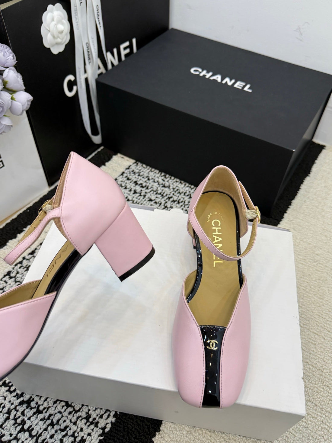 Chanel Classic Mary Janes Pink In Patent Leather 602167