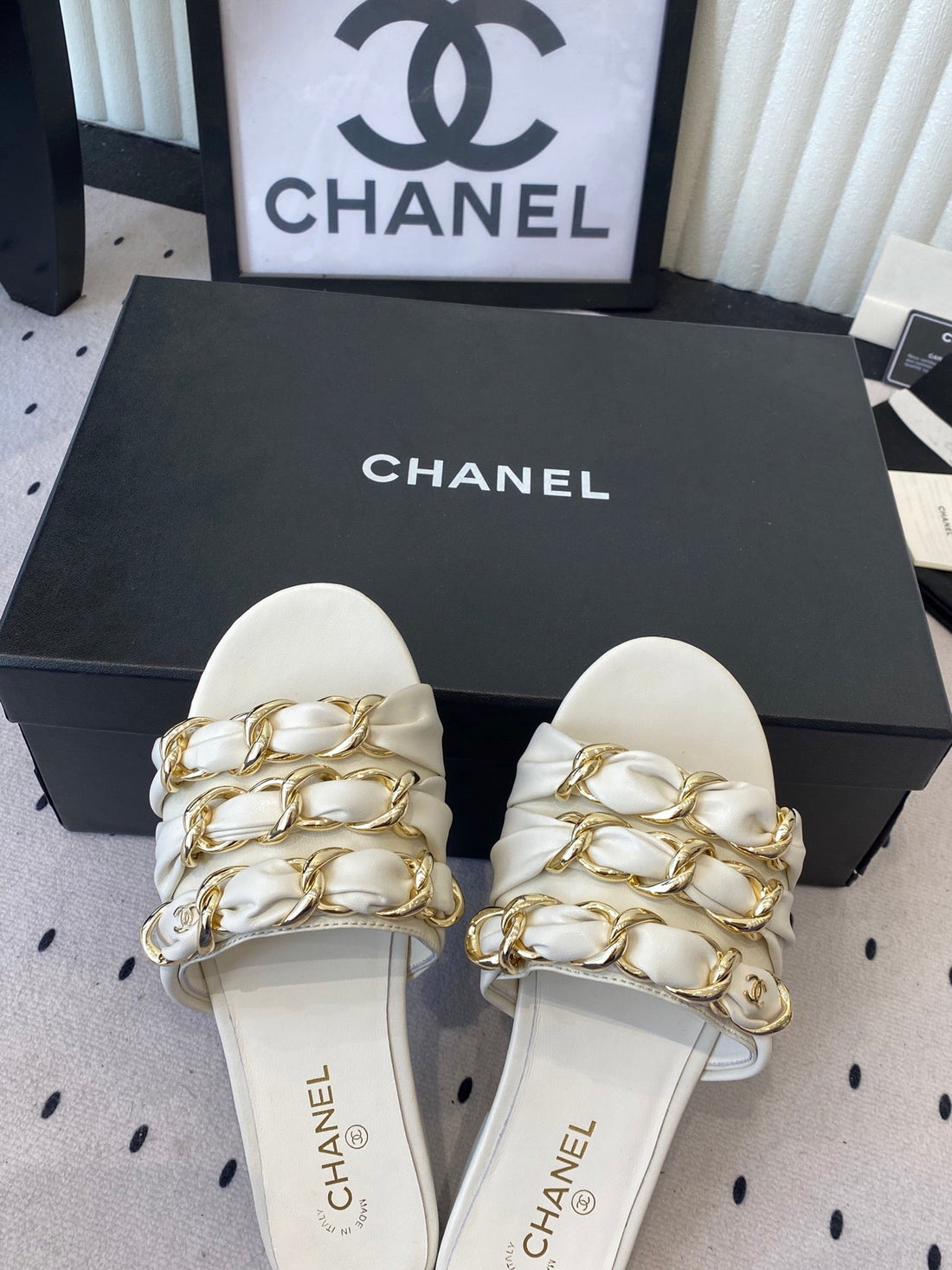 Chanel Early Spring Chain Slippers White In Lambskin 611715