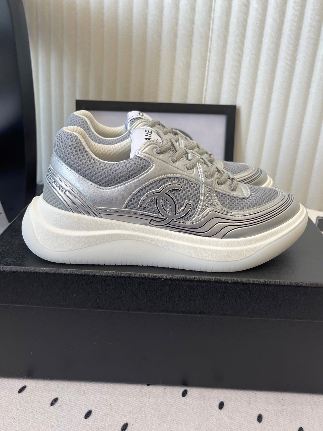 CC Sneaker Metallic Silver In Cowhide 611664