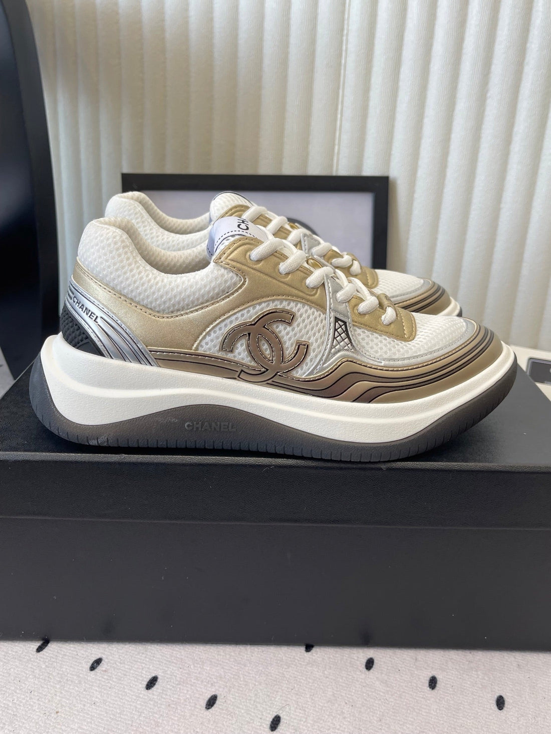 CC Sneaker Gold Metallic Silver In Cowhide 611663