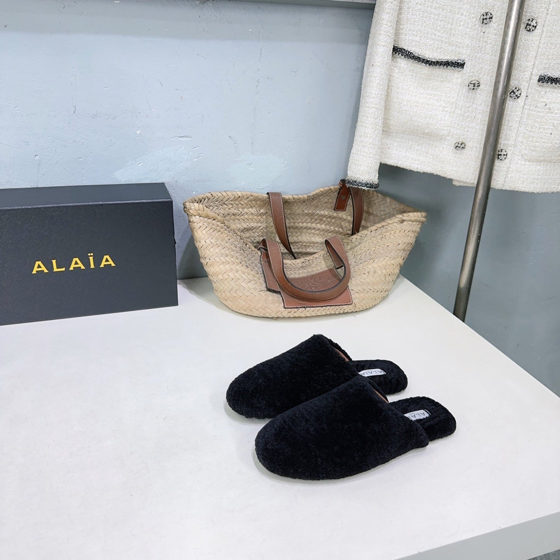 Alaïa 25 Fur Mule Slipper Black In Lambswool 629514