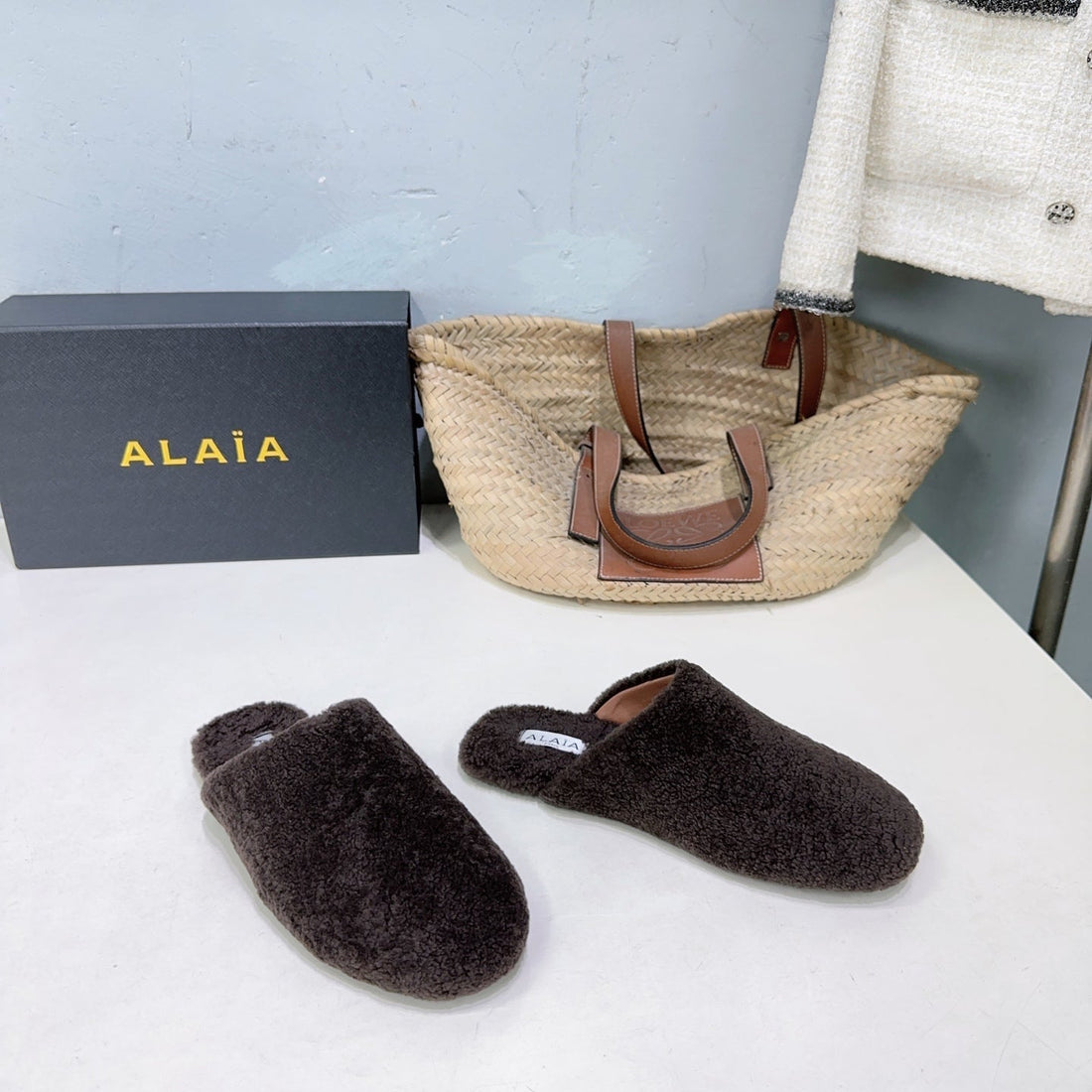 Alaïa 25 Fur Mule Slipper Dark Brown In Lambswool 629516