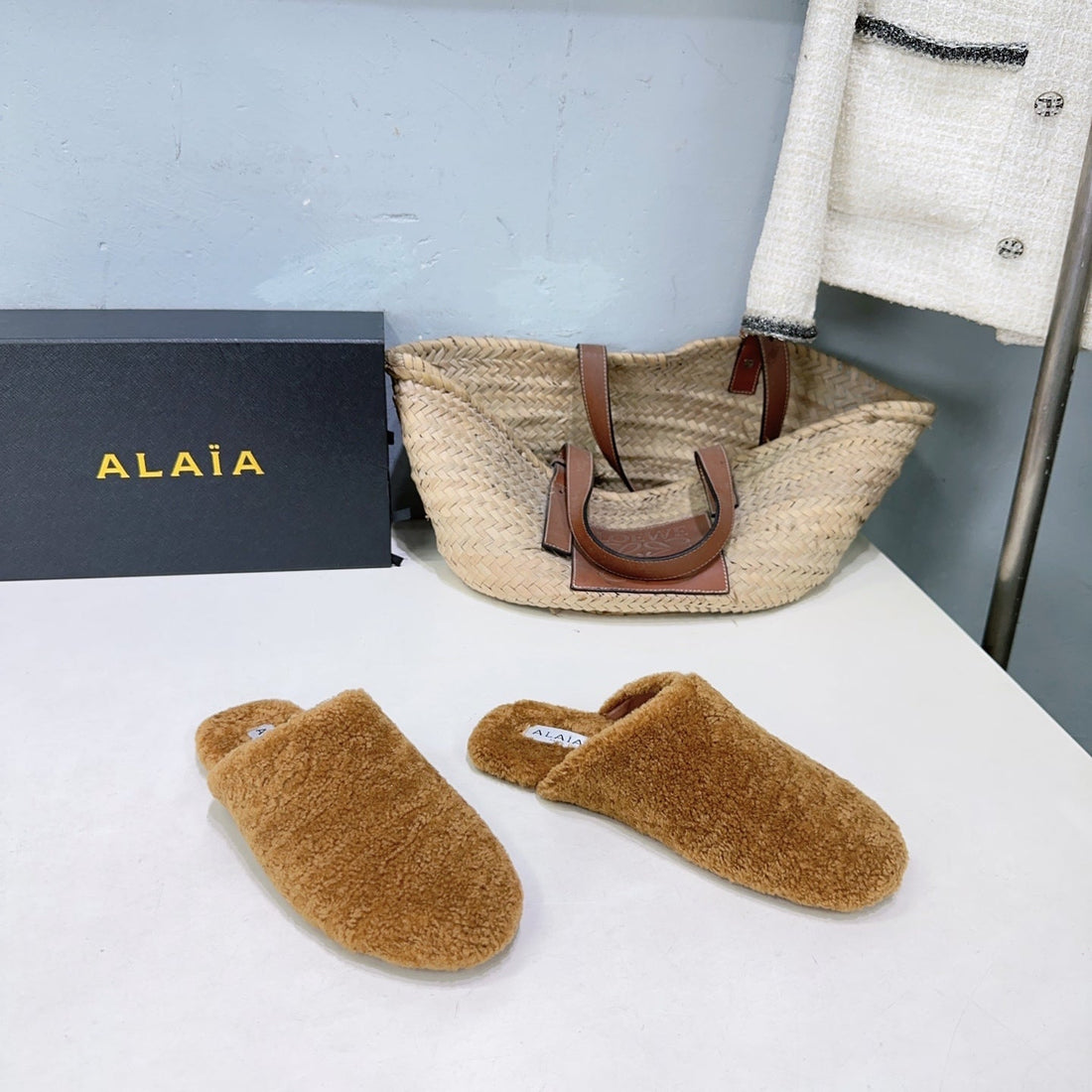 Alaïa 25 Fur Mule Slipper Camel In Lambswool 629517