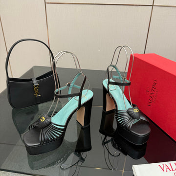 Valentino Classic Sandals Black In Sheepskin 629541