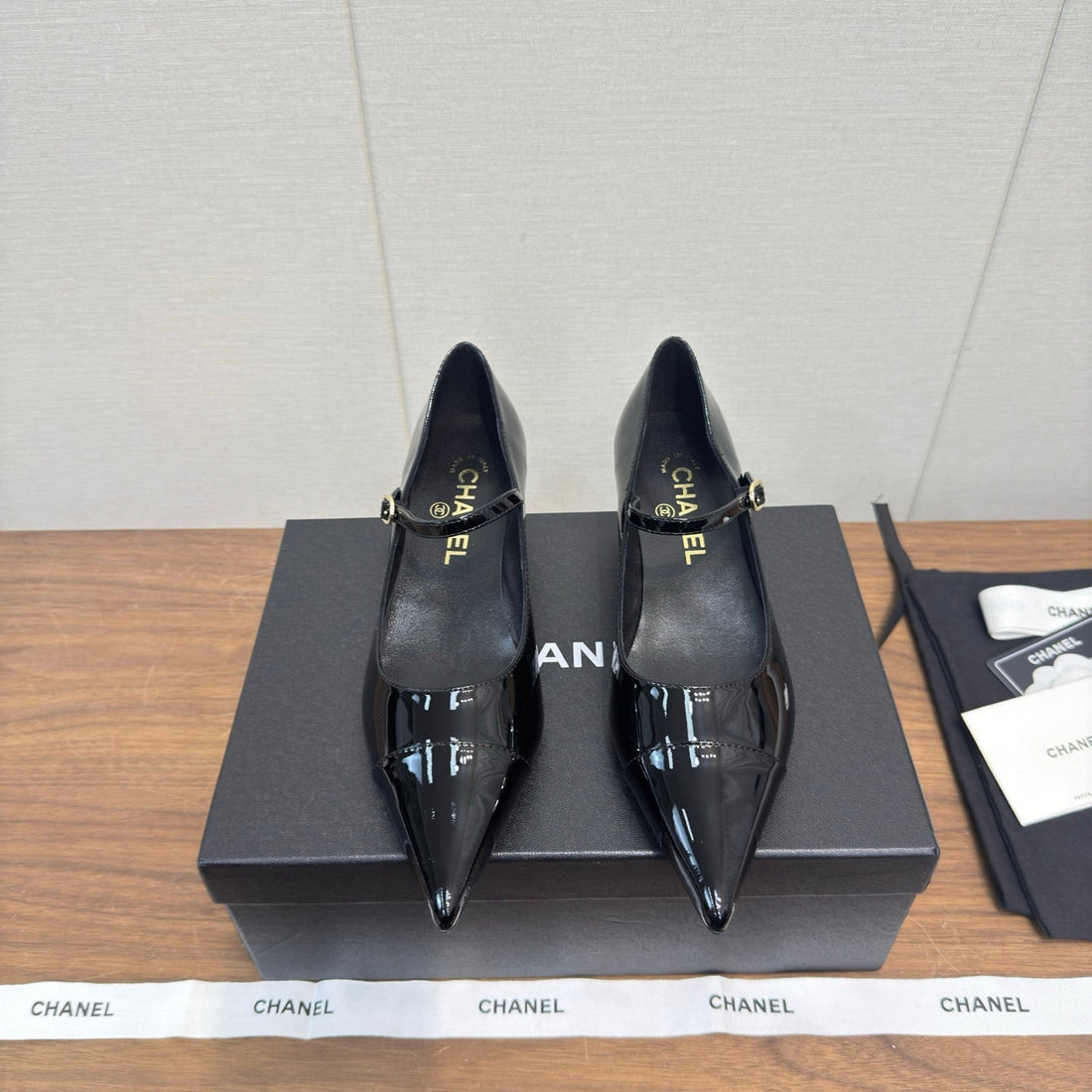 Chanel 26 Pointed-Toe Low Heel 25 Mary Janes Black In Patent Leather 632186