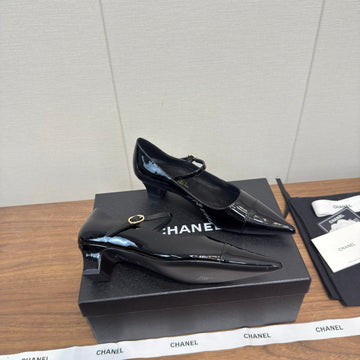 Chanel 26 Pointed-Toe Low Heel 25 Mary Janes Black In Patent Leather 632186