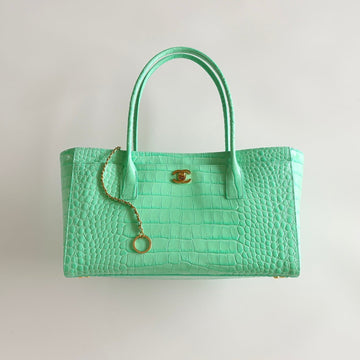 CC 26S Cerf Classic Commuter Tote Bag In Mint Green Crocodile-Embossed Calfskin (made - To - Order)