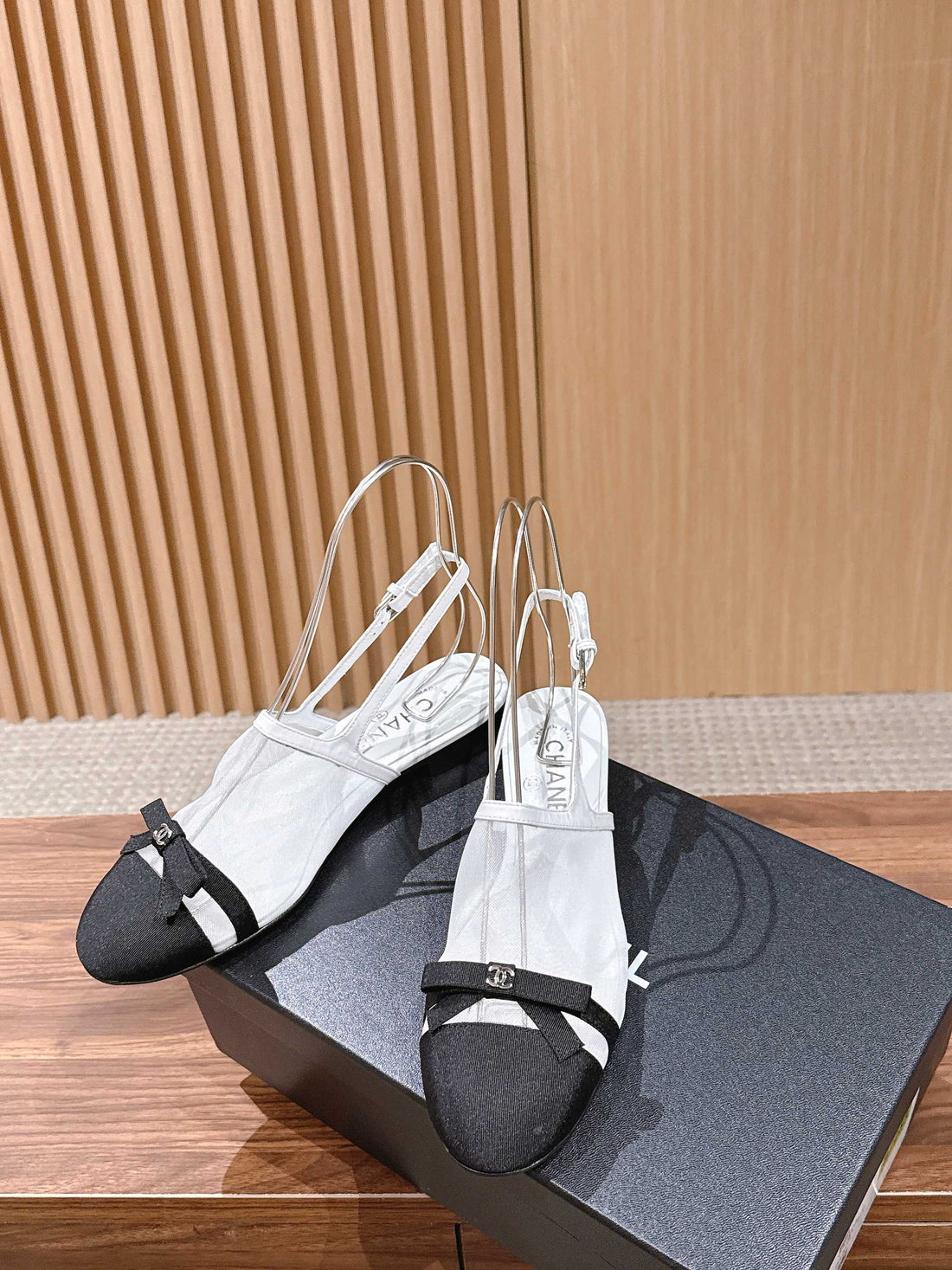 CC 26SS Slingback With Bow White Black In Mesh 692550