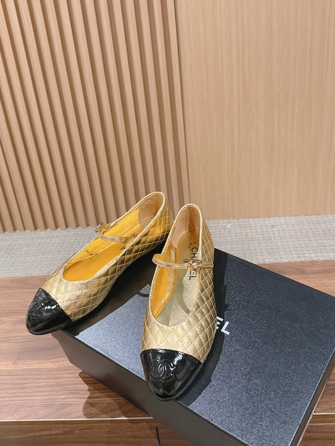 CC 26SS Quilted Mary Jane Gold In Calfskin 692536