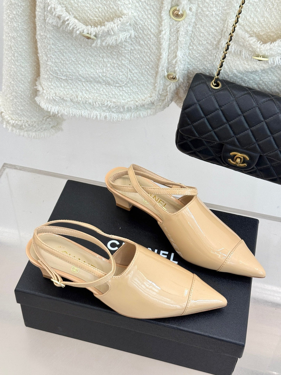 CC Pointed Toe Kitten Heel 30 Open Back Sandals Beige In Patent Leather 706379