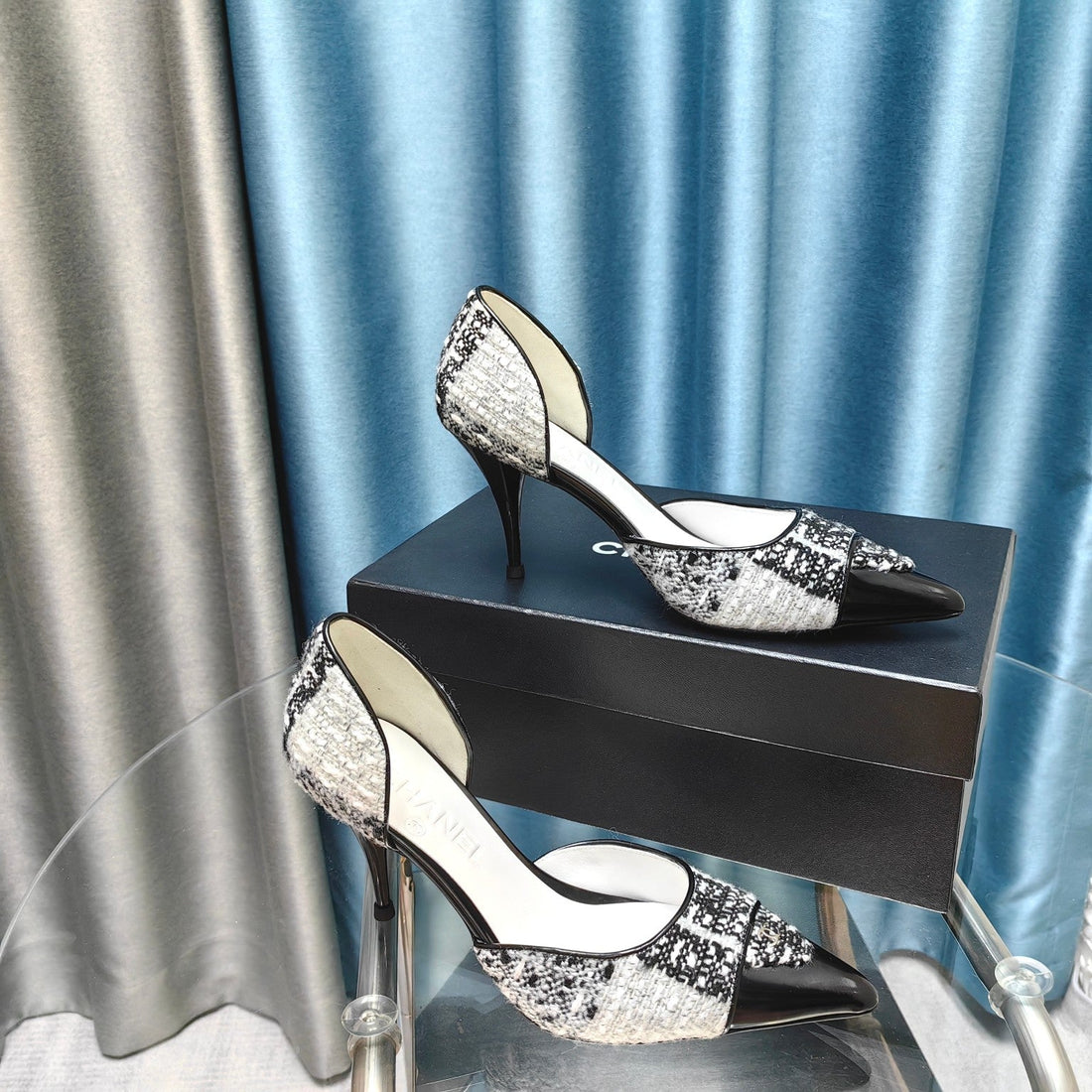 Chanel Pointed Toe Vintage High Heels 70MM Black White In Coarse Wool Fabric 712466
