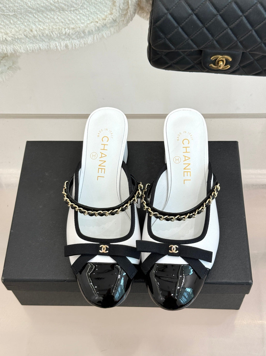 Chanel Double C Bow Chain Slingback White Black In Cowhide 717779