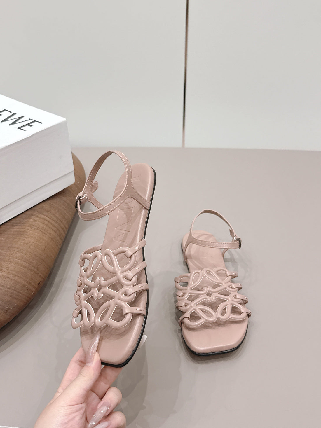Loewe 26 Sandal Pink In Sheepskin 738808