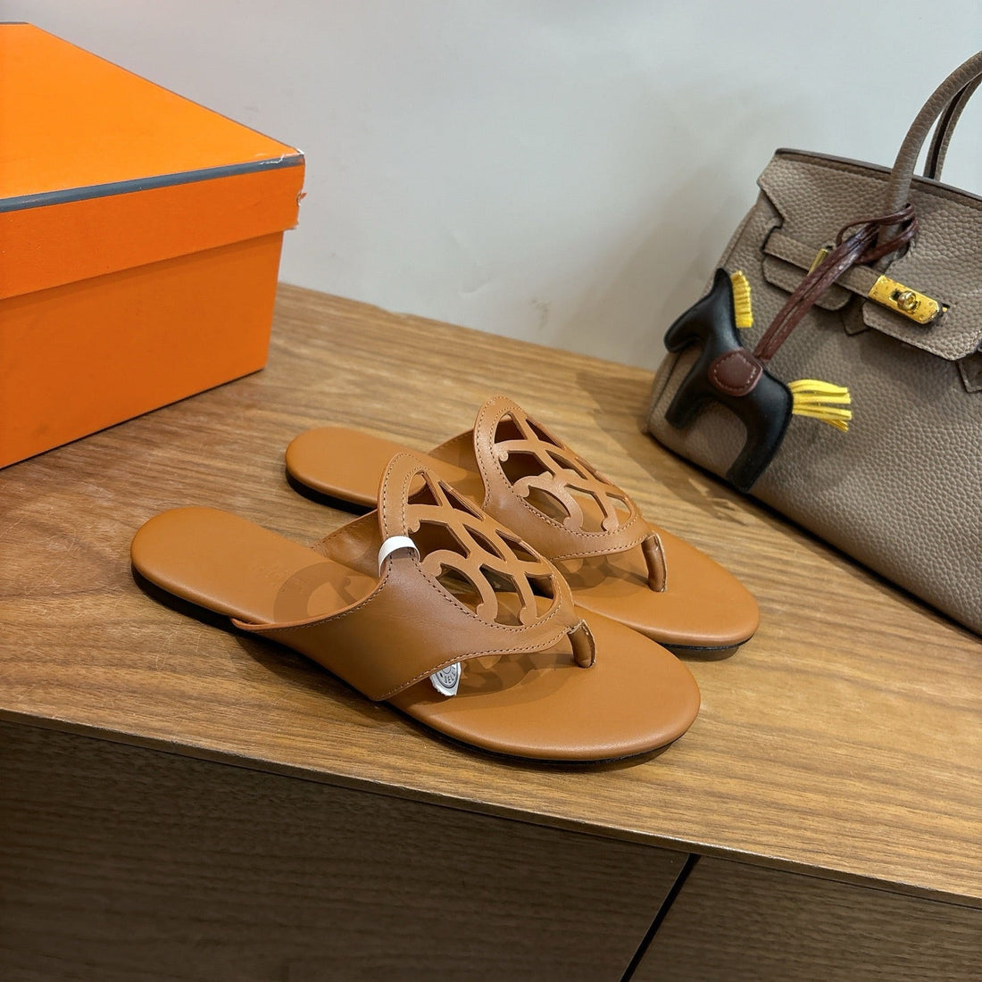 Hm Mage Sandal Brown In Calfskin 744043