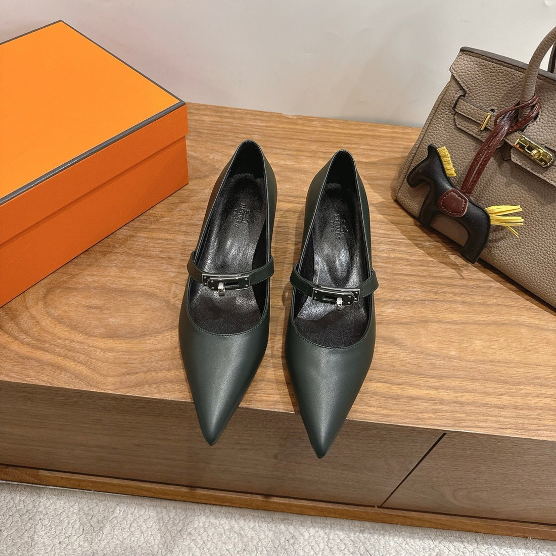 Hm 26 Majeste 45 Pump Dark Olive Green In Cowhide 744120