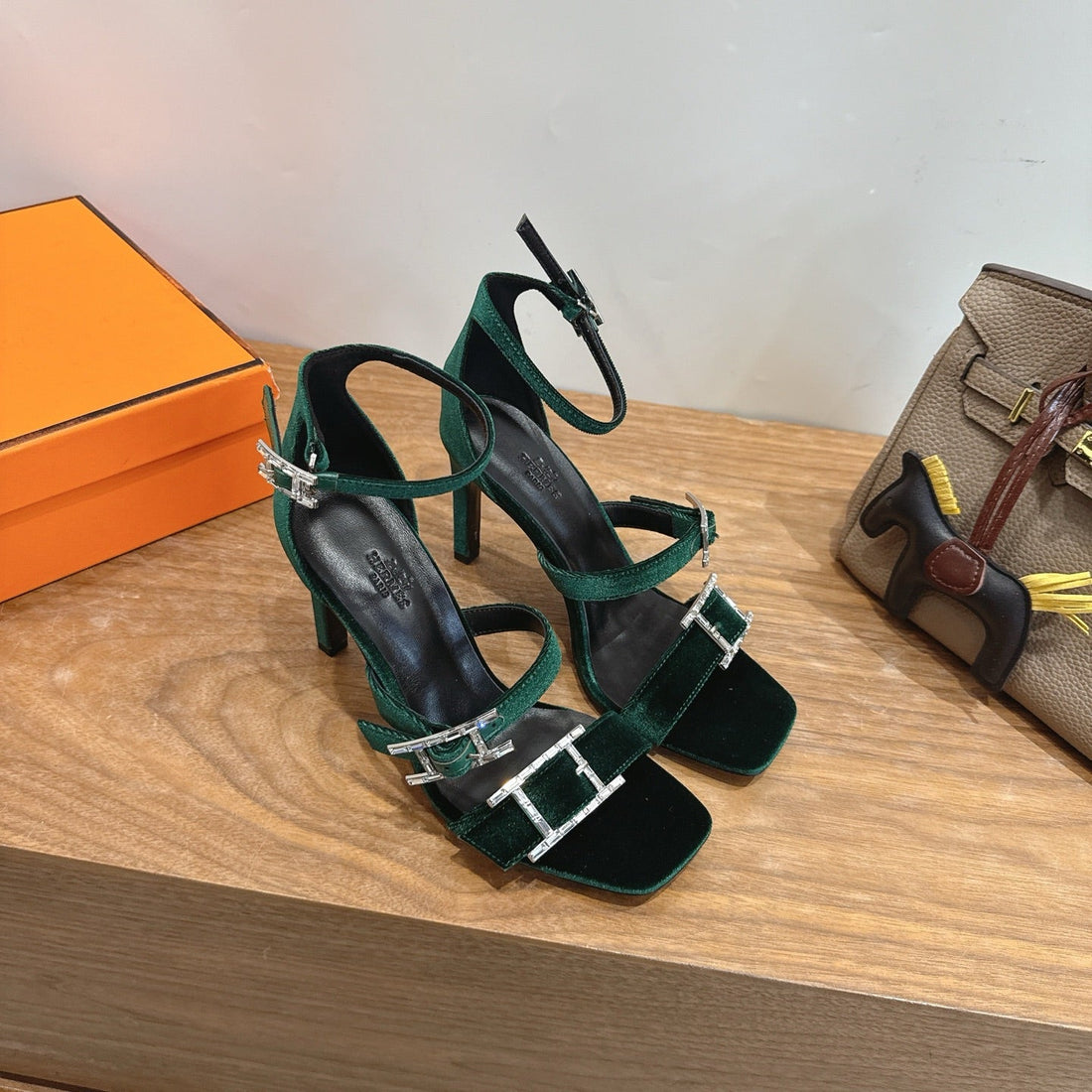 Hm Liv Sandal 10.5 Dark Green In Velvet 744074