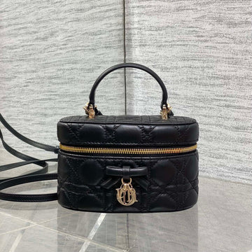 CD Bow-Embellished Cosmetic Bag 17.5 Black In Lambskin 286414
