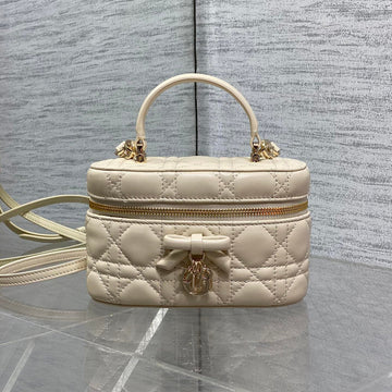 CD Bow-Embellished Cosmetic Bag 17.5 Beige In Lambskin 286418