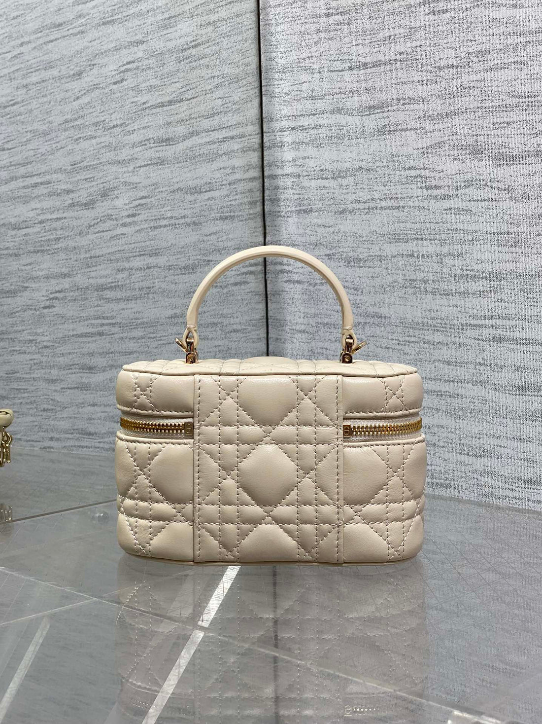 CD Bow-Embellished Cosmetic Bag 17.5 Beige In Lambskin 286418