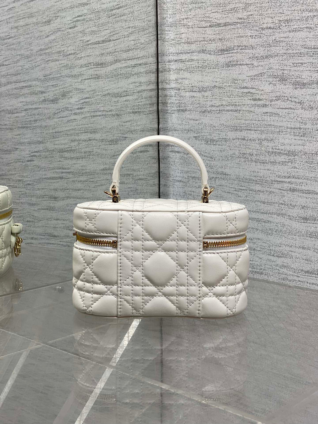 CD Bow-Embellished Cosmetic Bag 17.5 White In Lambskin 286420
