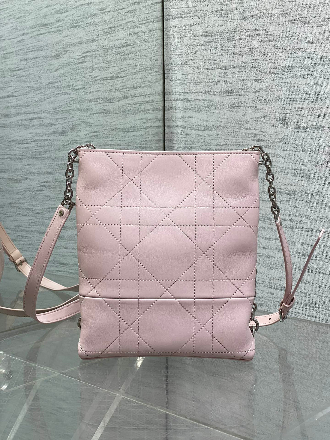 CD 26 Trianon Hobo Chain Bag 21CM Light Pink In Cowhide 286601