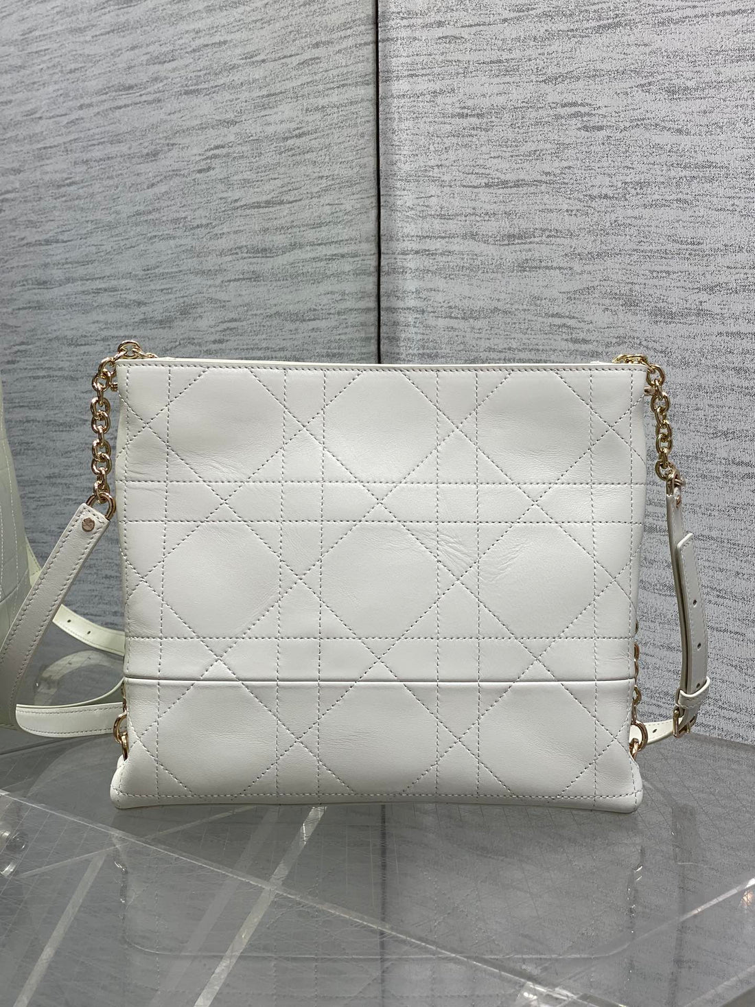 CD 26 Trianon Hobo Chain Bag 25CM White In Cowhide 286604