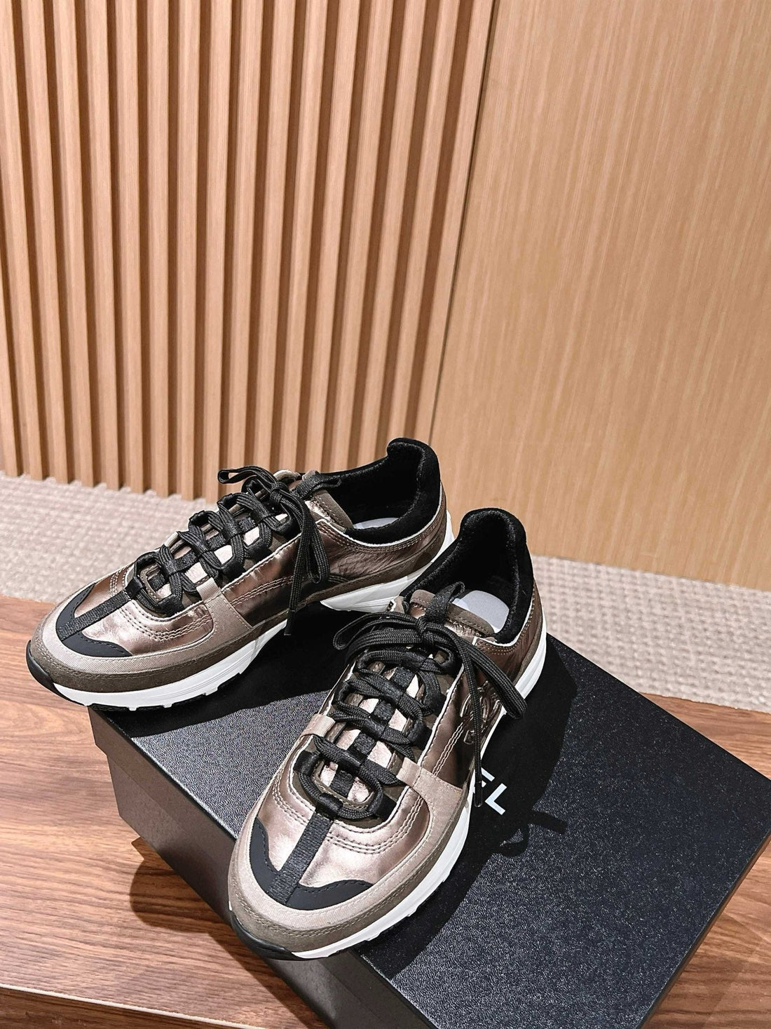 CC Sneaker Brown Metallic In Leather 753926