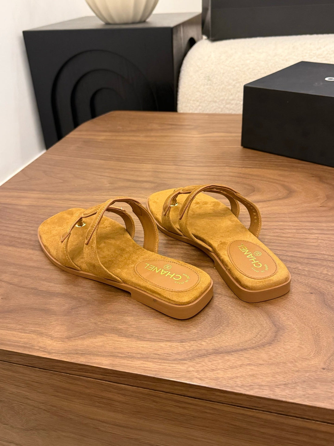 CC 26 Sandal Brown In Velvet 748532