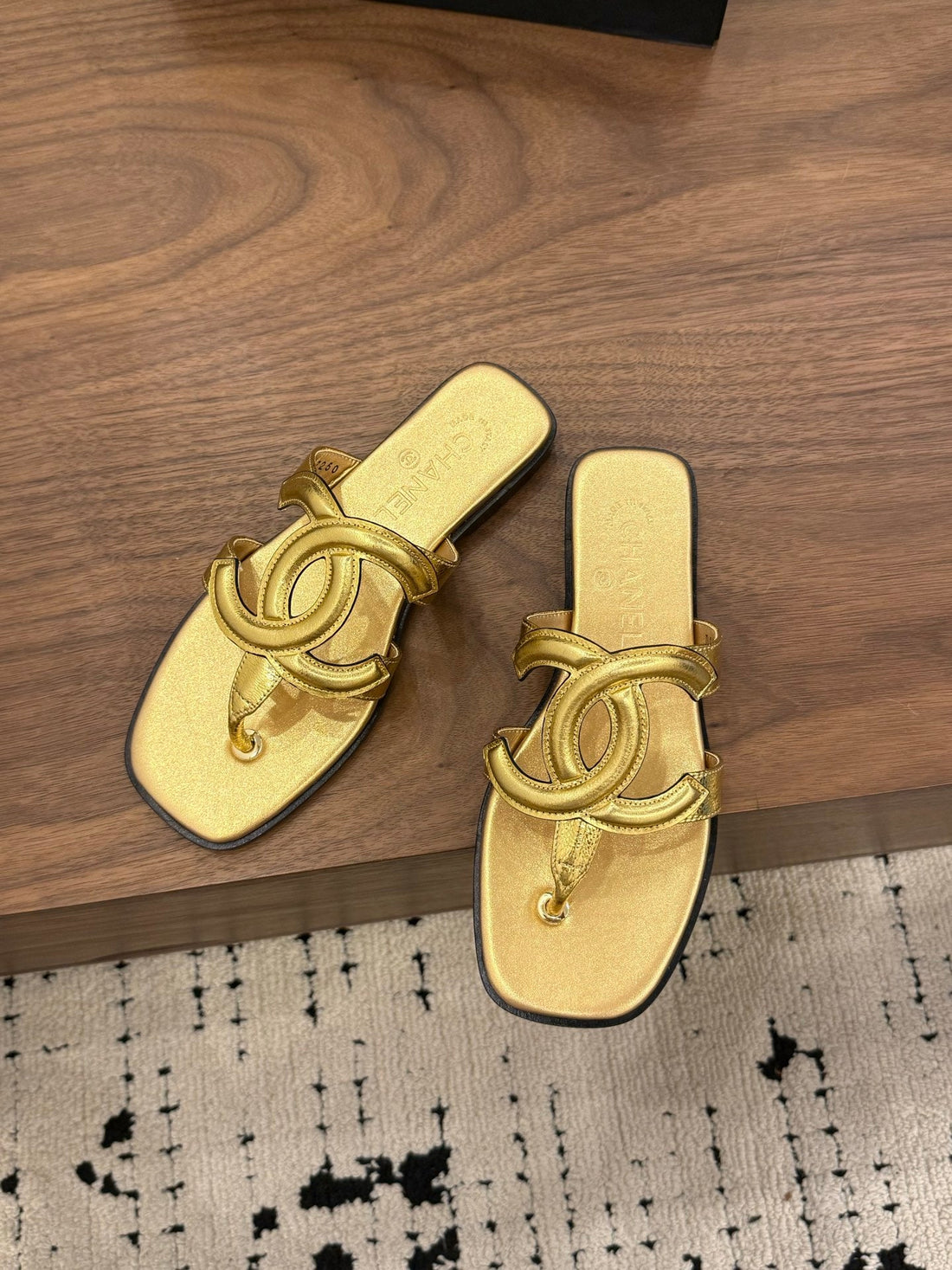 CC 26 Sandal Gold In Cowhide 748529