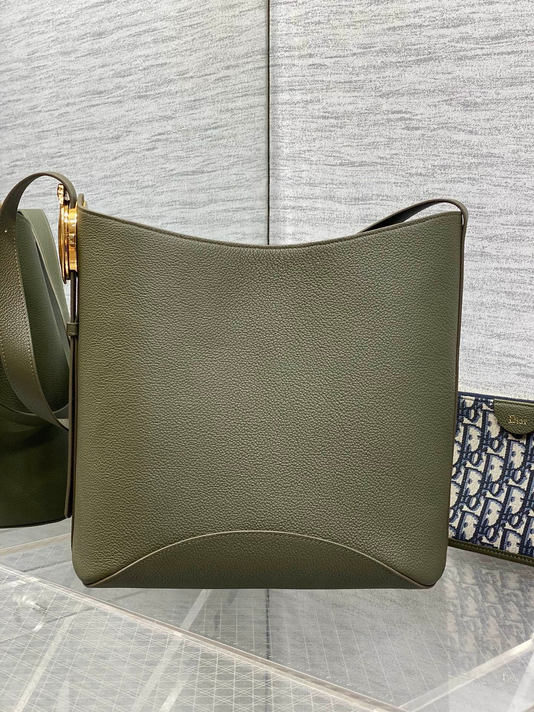 CD Médaillon Bucket Bag 26.5cm Dark Green In Cowhide 155518