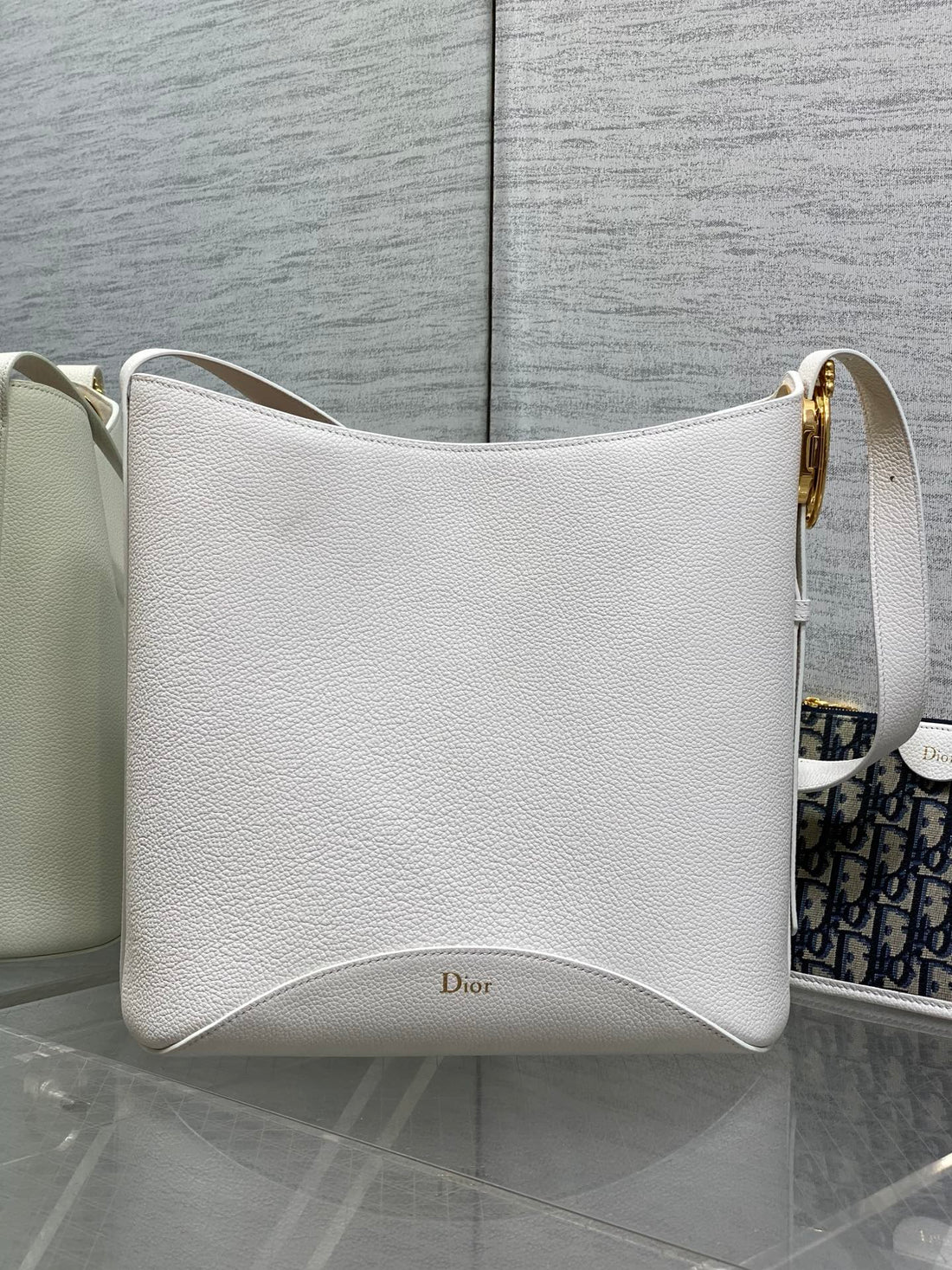 CD Médaillon Bucket Bag 26.5cm White In Cowhide 155528