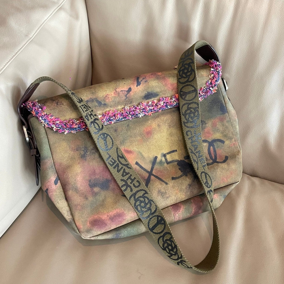 CC Graffiti Messenger Bag 42CM Multicolor Canvas
