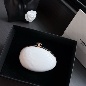 CC 26S Egg Minaudière Pearly 29CM White Composite