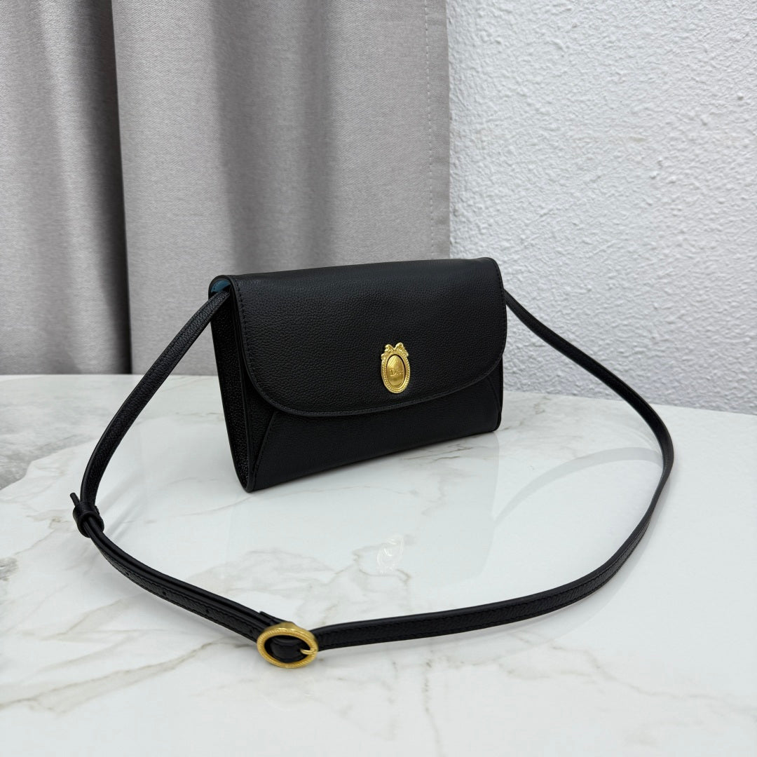 CD Médaillon Envelope Pouch 20.5cm Black Cowhide Leather Ghw 158550