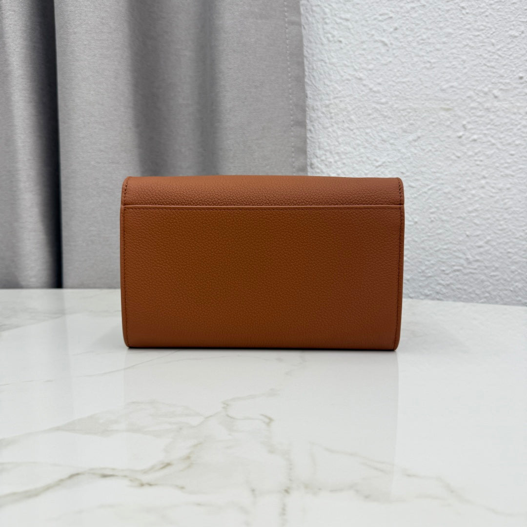 CD Médaillon Envelope Pouch 20.5cm Brown Cowhide Leather Ghw 158552