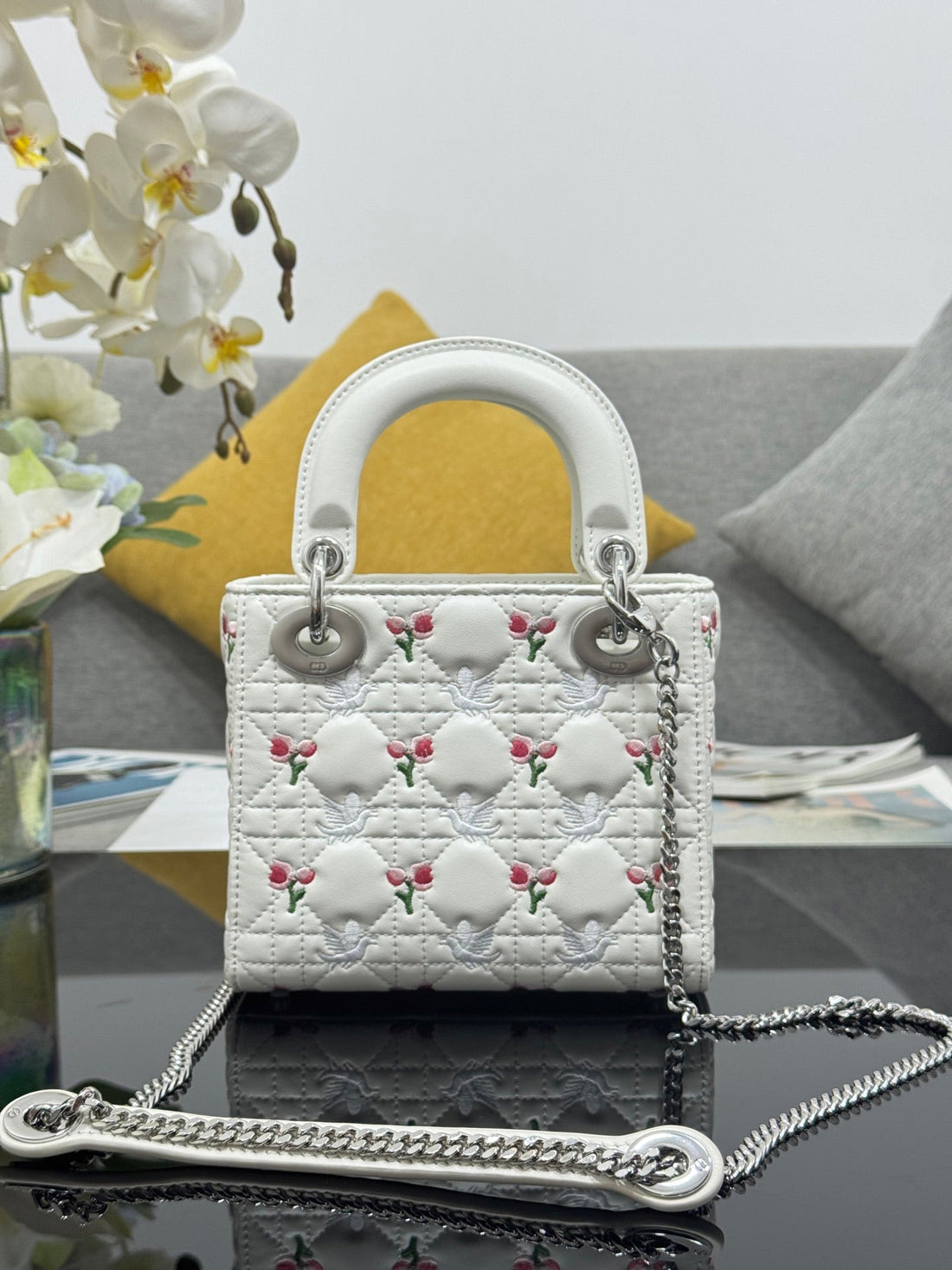 CD Mini Lady Dior 17CM White Embroidered Cowhide Leather Shw 158728