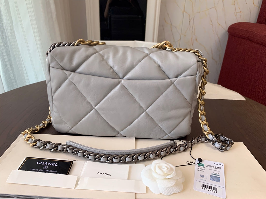 19 Flap Bag 30 Grey Goatskin Gold Hardware