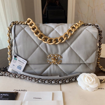 19 Flap Bag 30 Grey Goatskin Gold Hardware