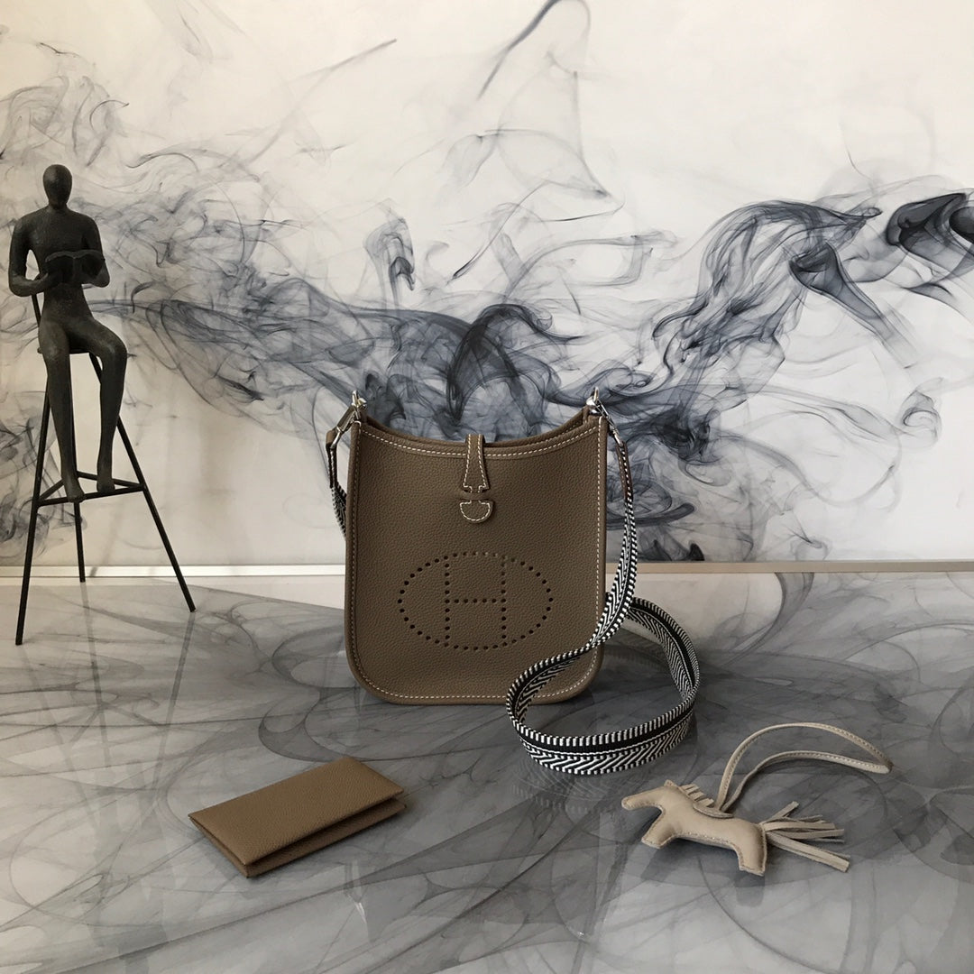 HM Evelyne Mini 18 Ash Brown Togo