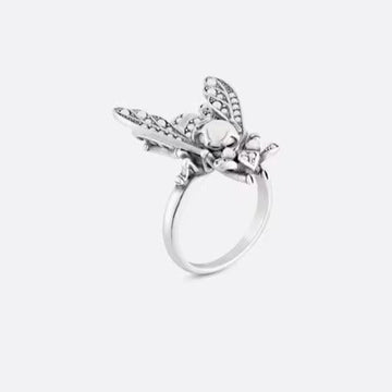 D-Bee Ring Pearl