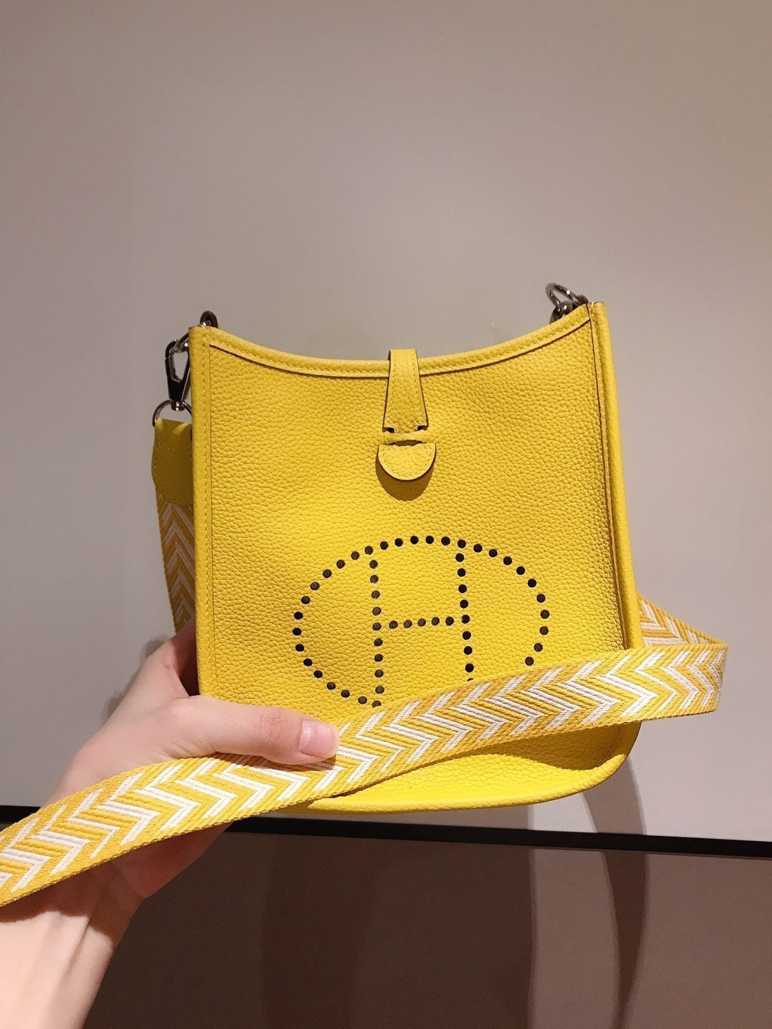 HM Evelyne Mini 18 Lemon Togo