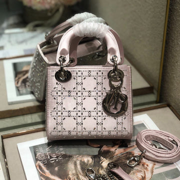 Lady 24 Handbag Embossed Diamond In Silver Calfskin