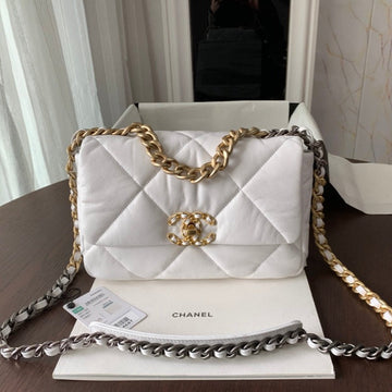 19 Flap Bag 30 White Goatskin