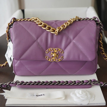 19 Flap Bag 30 Purple Goatskin Gold Hardware