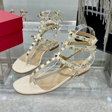 Rockstud Thong Sandal With Straps In White Calfskin