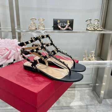 Rockstud Thong Sandal With Straps In Black Calfskin